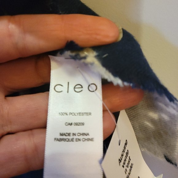 Cleo Scarf - Picture 3 of 7